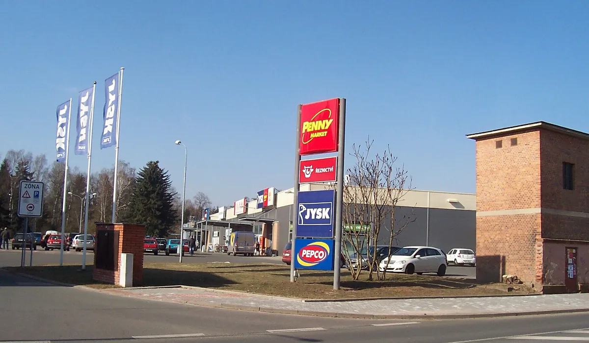 Pronájem obchodního prostoru 220 m²